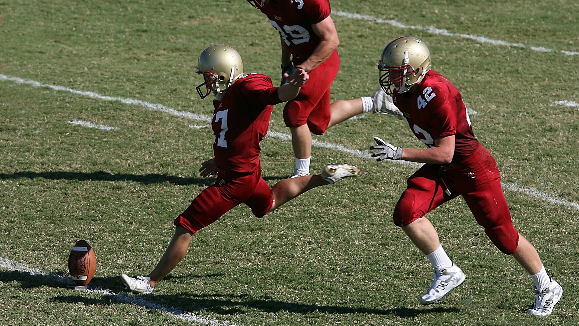 中国滑板城市挑战赛在南京站盛大开幕,选手们挥洒青春展翅飞翔